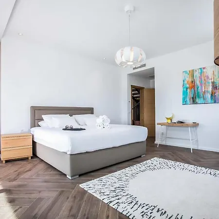 Extensive Light-filled Modern Living Areas Дом отдыха Сент-Полс-Бей