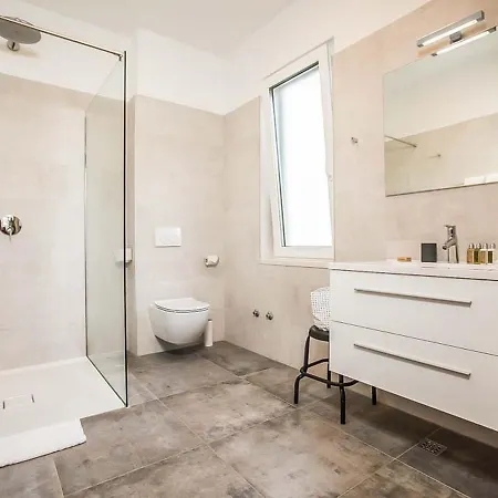 Дом отдыха Extensive Light-filled Modern Living Areas Сент-Полс-Бей