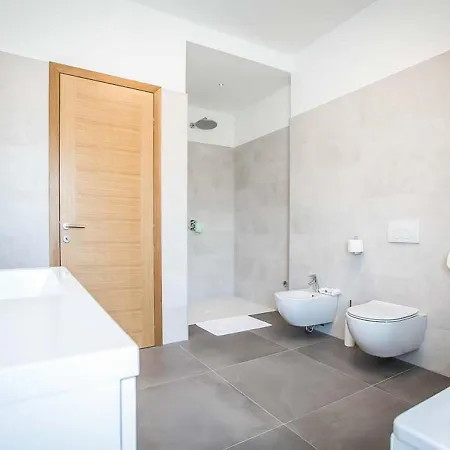 Extensive Light-filled Modern Living Areas