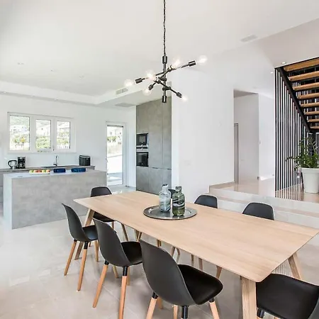 Casa de Férias Extensive Light-filled Modern Living Areas *